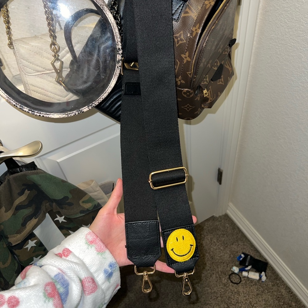 Smiley bag strap